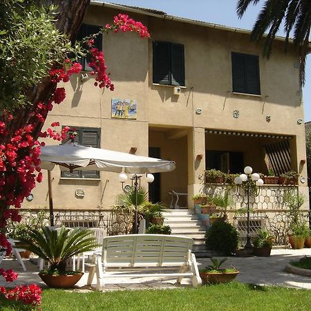 B&B Villa Fantasia Gaeta Bagian luar foto