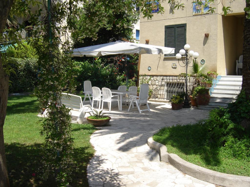 B&B Villa Fantasia Gaeta Bagian luar foto